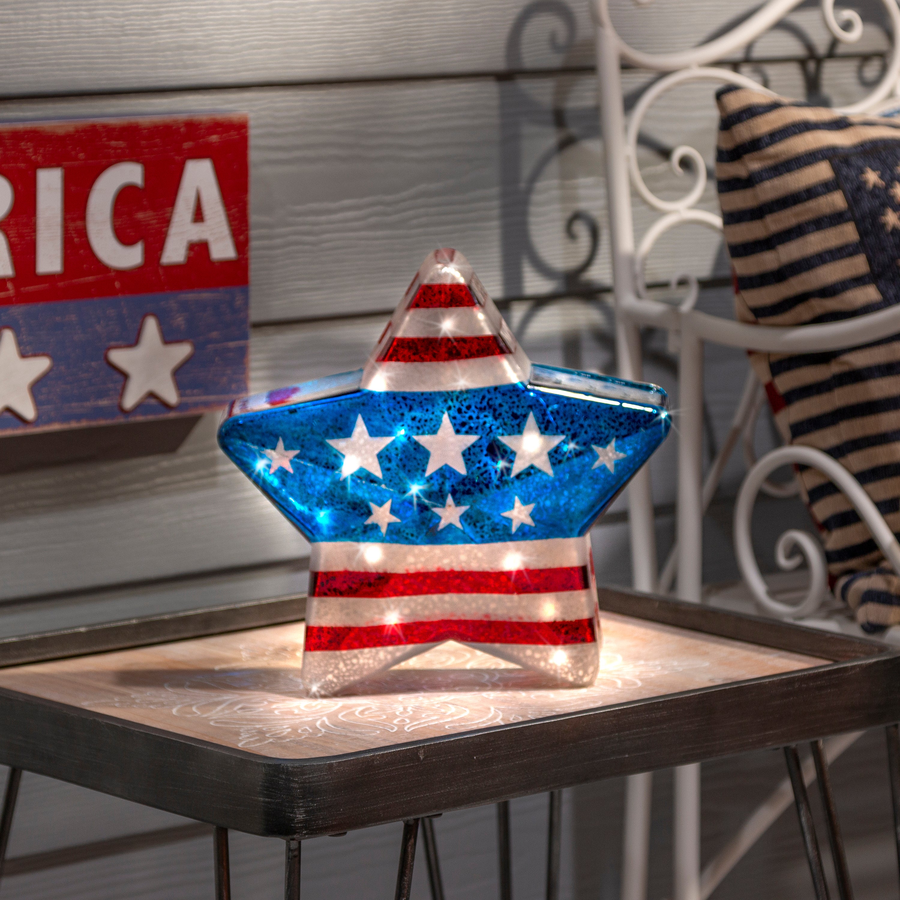 10.6 Illuminating Glass Americana Star, set of 2